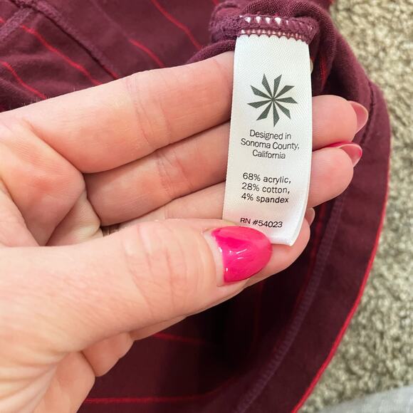 Athleta Chi Striped Long Sleeve Top Shirt Burgundy Activewear Size extra Small - Picture 10 of 10